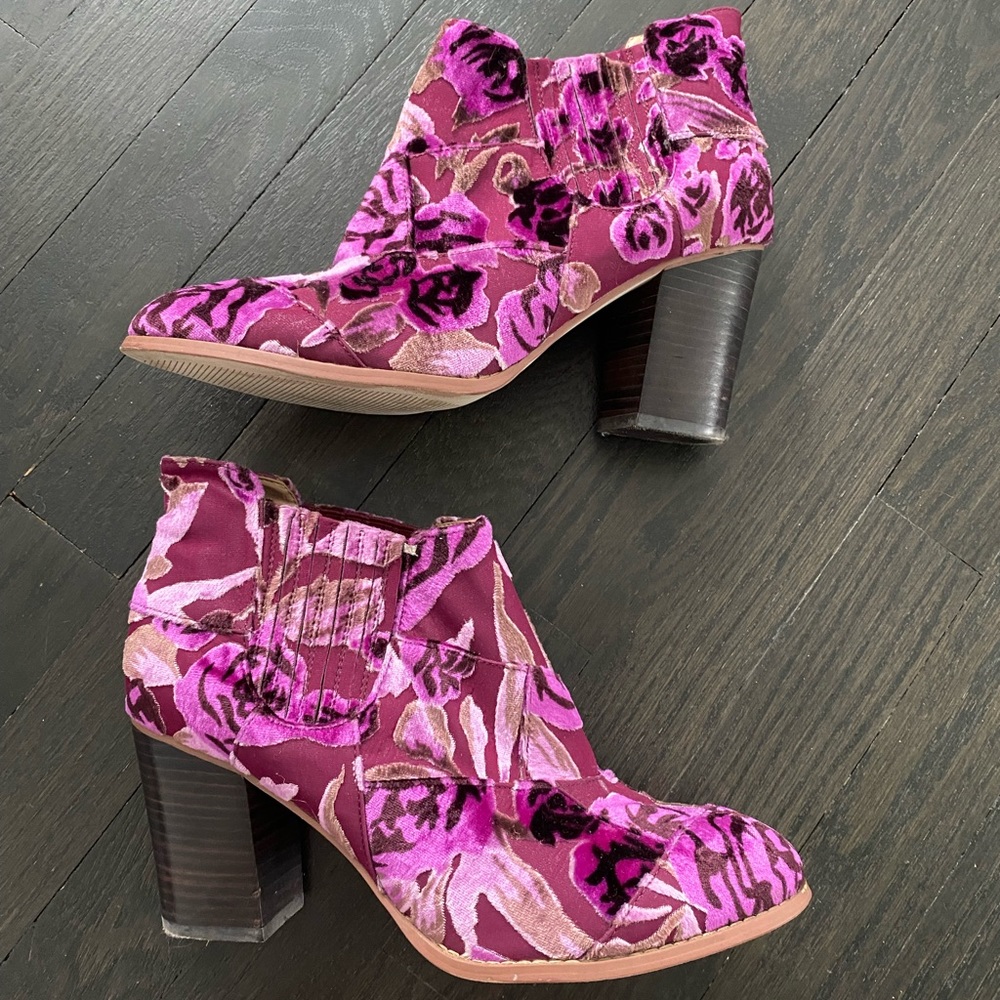 Billy Ella Velvet Purple Floral Booties Size 9.5